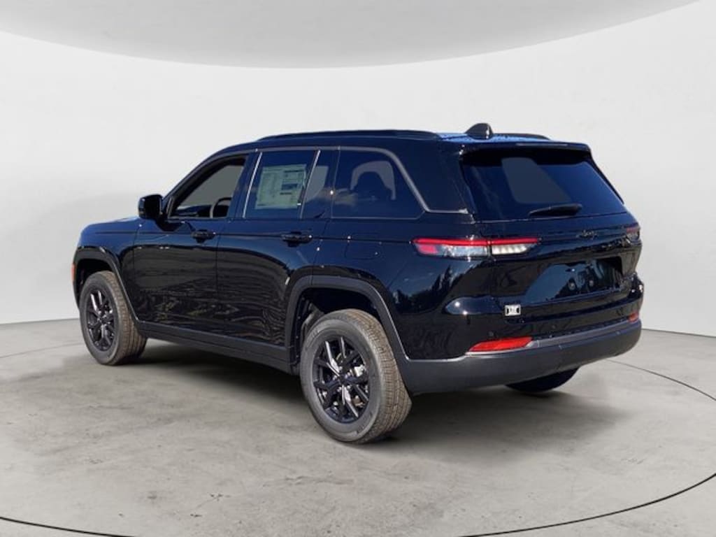 New 2027 Jeep Grand Cherokee Laredo Altitude Sport Utility