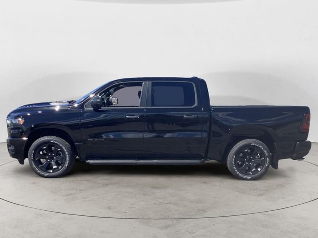 New 2026 Ram 1500 EXPRESS CREW CAB 4X4 5'7 BOX Pickup