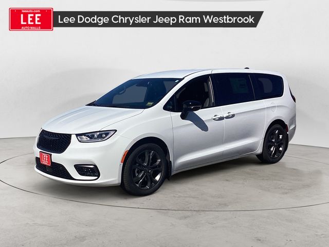 2026 Chrysler Pacifica Passenger Van 