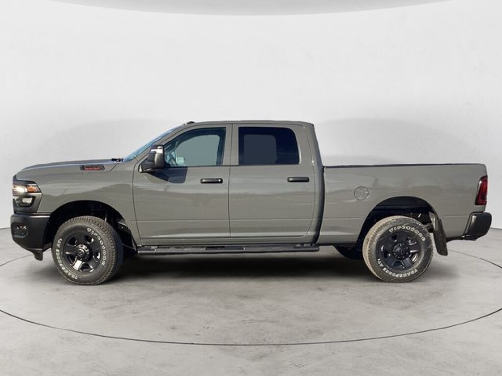 New 2026 Ram 3500 TRADESMAN CREW CAB 4X4 6'4 BOX Pickup