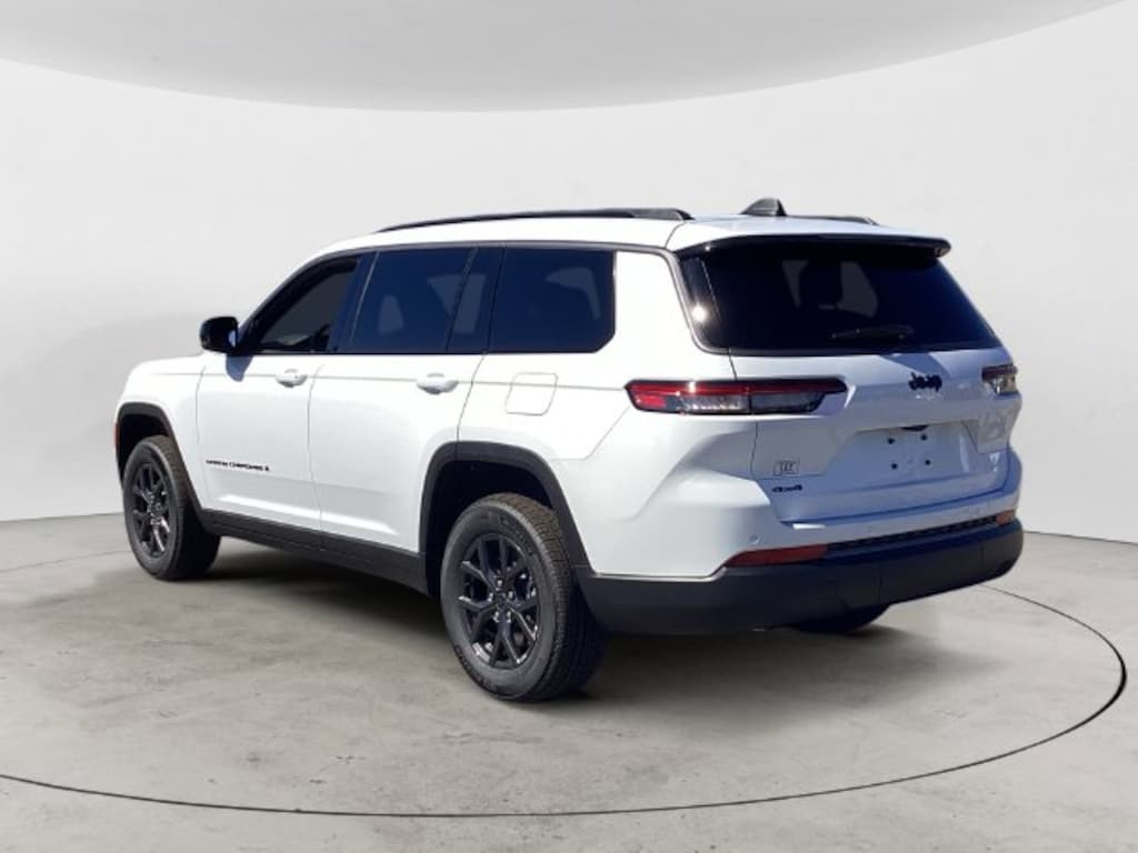 New 2027 Jeep Grand Cherokee L LAREDO ALTITUDE 4X4 Sport Utility