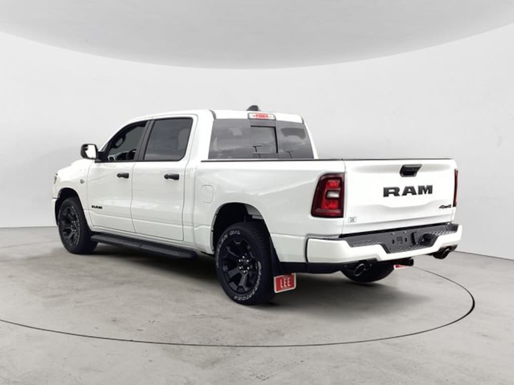 New 2026 Ram 1500 EXPRESS CREW CAB 4X4 5'7 BOX Pickup