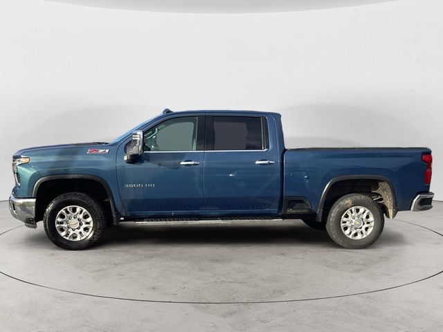 2024 Chevrolet Silverado 3500HD LTZ photo 2