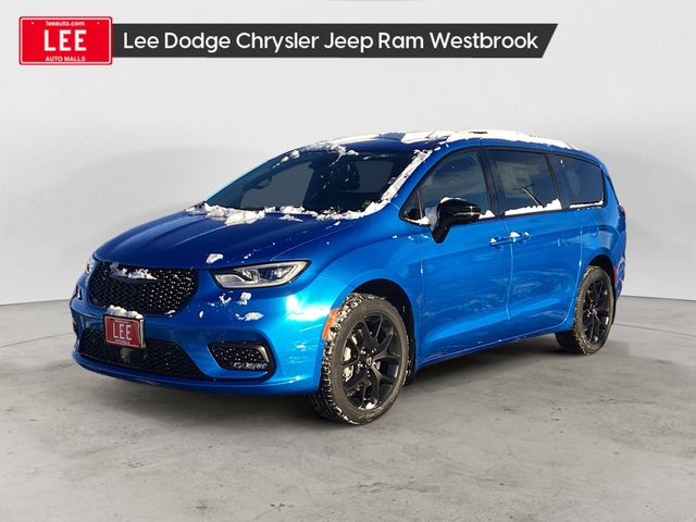 2026 Chrysler Pacifica Select's photo