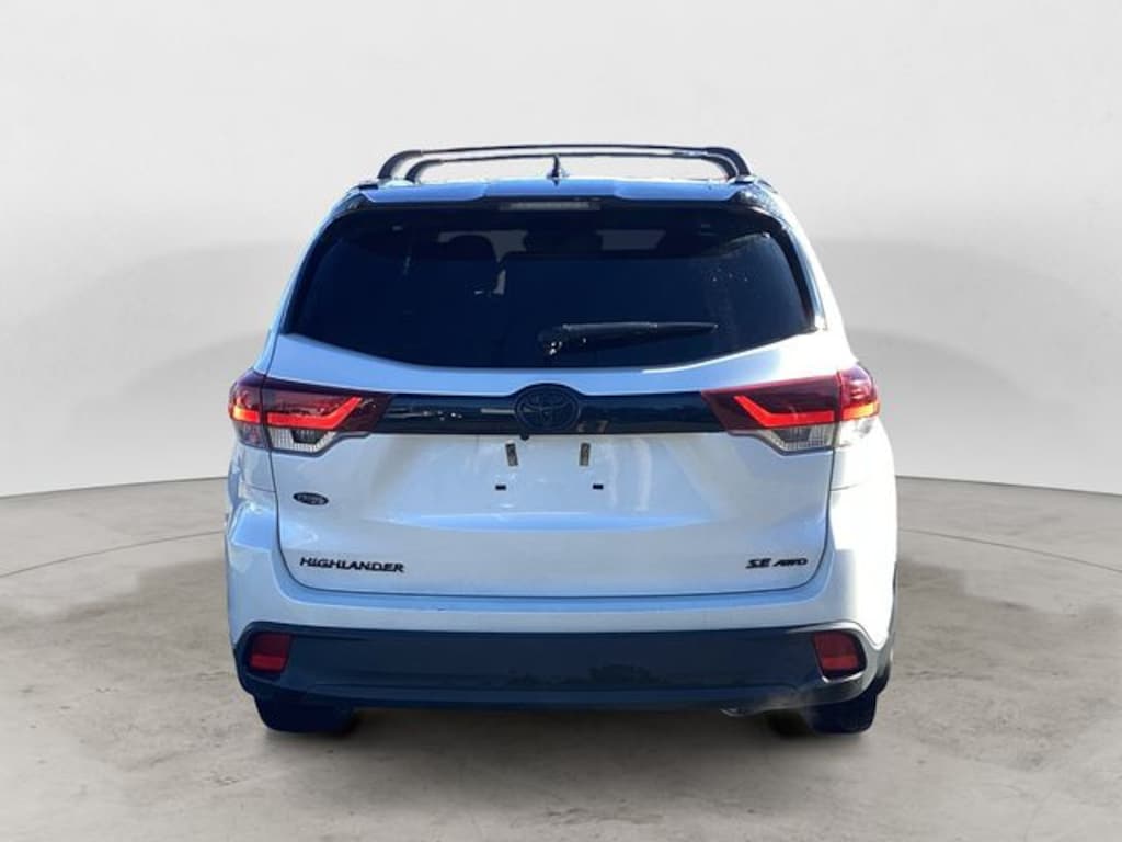 Used 2019 Toyota Highlander SE SUV