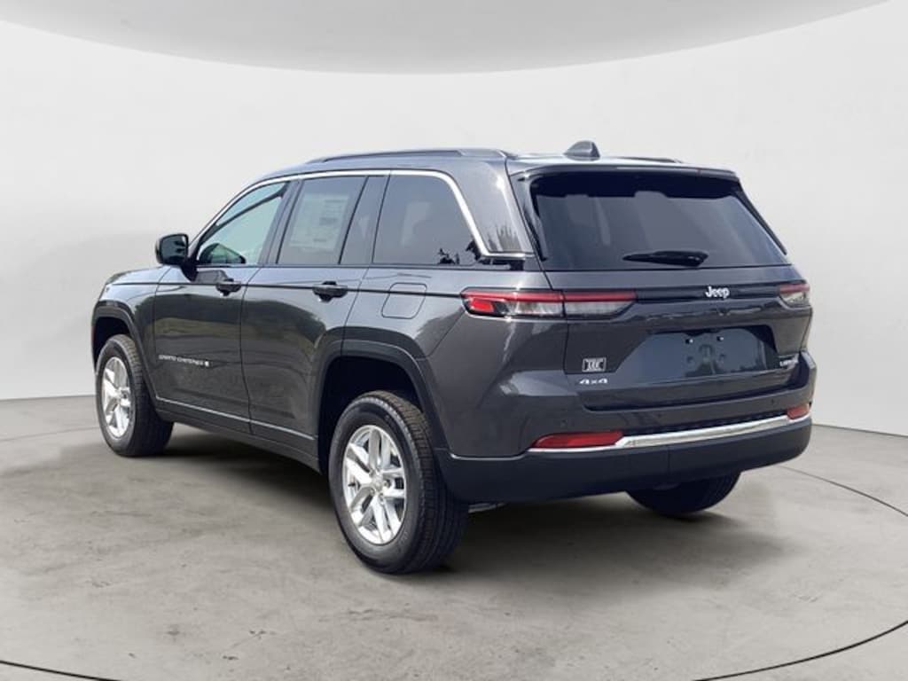 New 2026 Jeep Grand Cherokee LAREDO X 4X4 Sport Utility