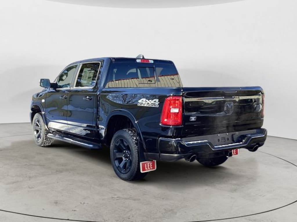 New 2026 Ram 1500 BIG HORN CREW CAB 4X4 5'7 BOX Pickup