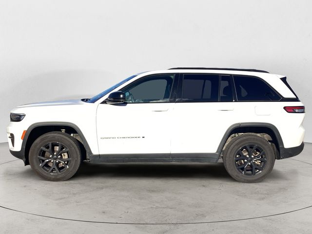 2024 Jeep Grand Cherokee Altitude photo 2