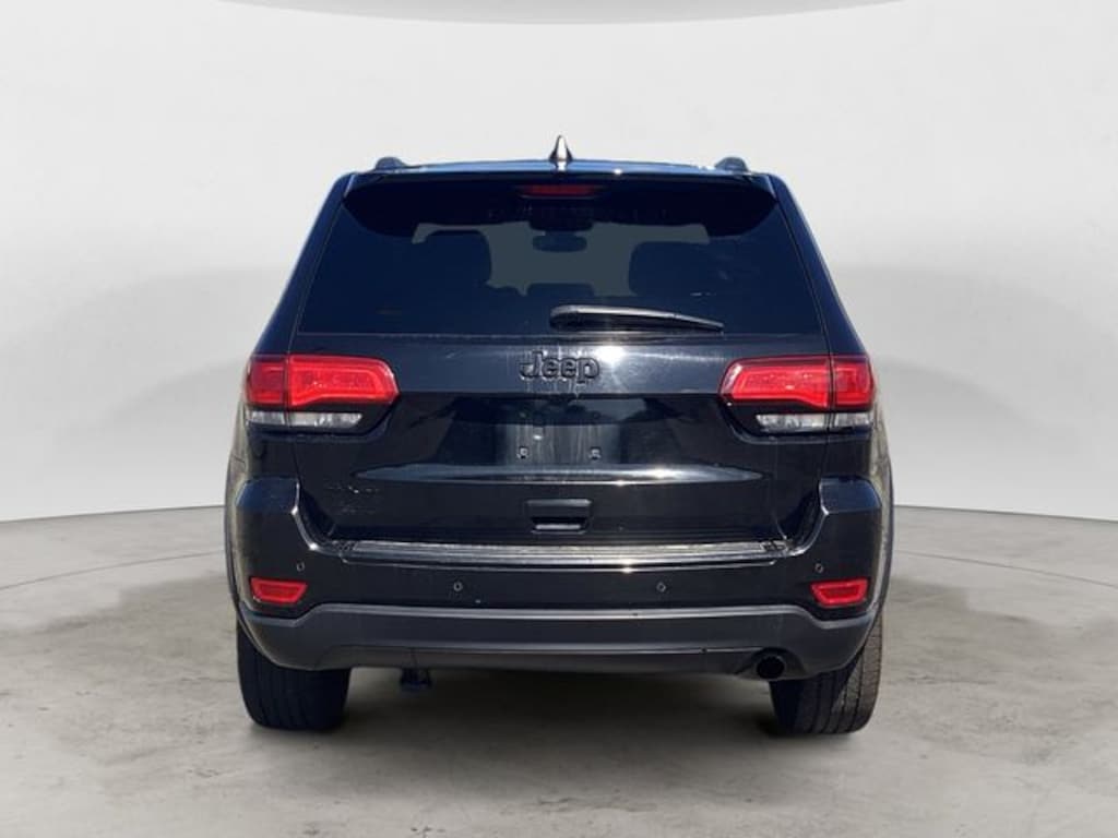 Used 2018 Jeep Grand Cherokee Laredo SUV