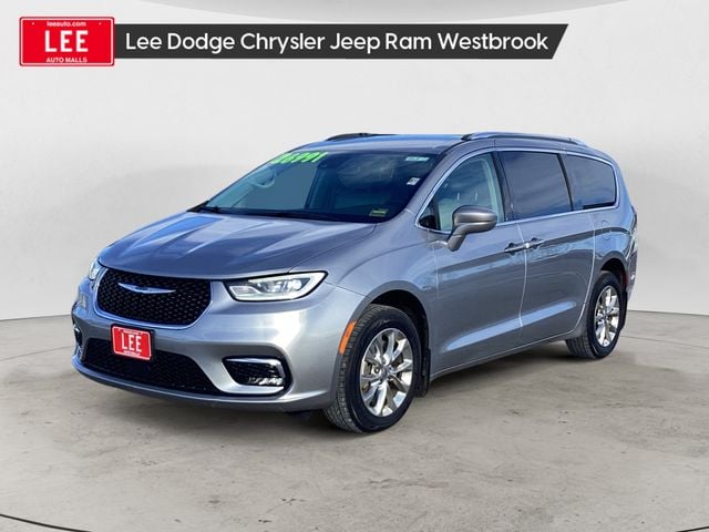 2021 Chrysler Pacifica Touring L's photo