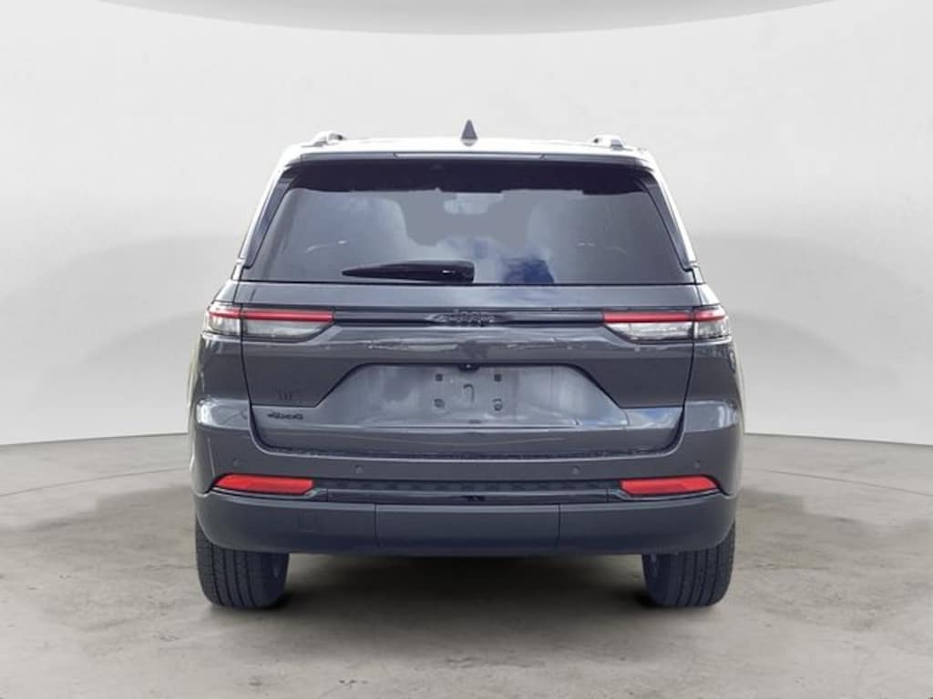 Used 2022 Jeep Grand Cherokee Altitude SUV