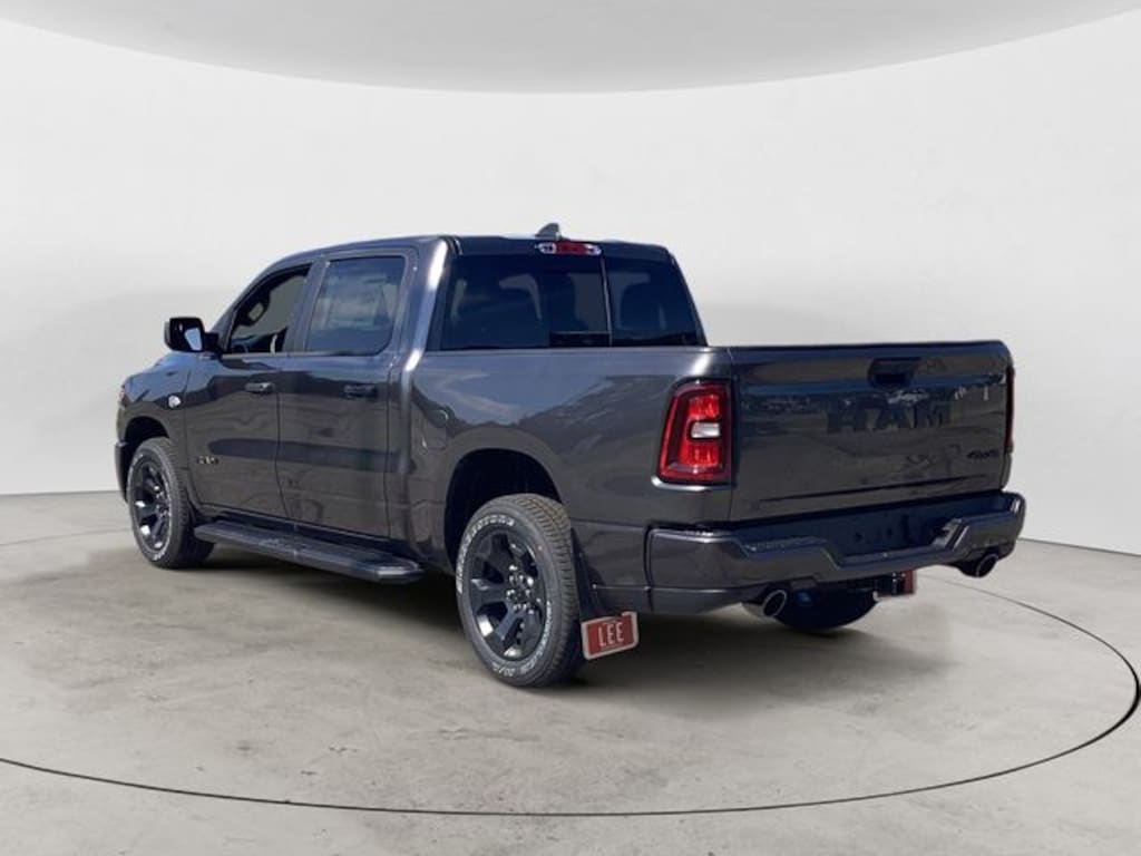 New 2026 Ram 1500 EXPRESS CREW CAB 4X4 5'7 BOX Pickup