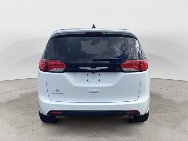 2026 Chrysler Voyager LX photo 4