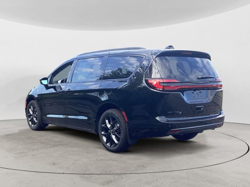 New 2026 Chrysler Pacifica LIMITED AWD Passenger Van