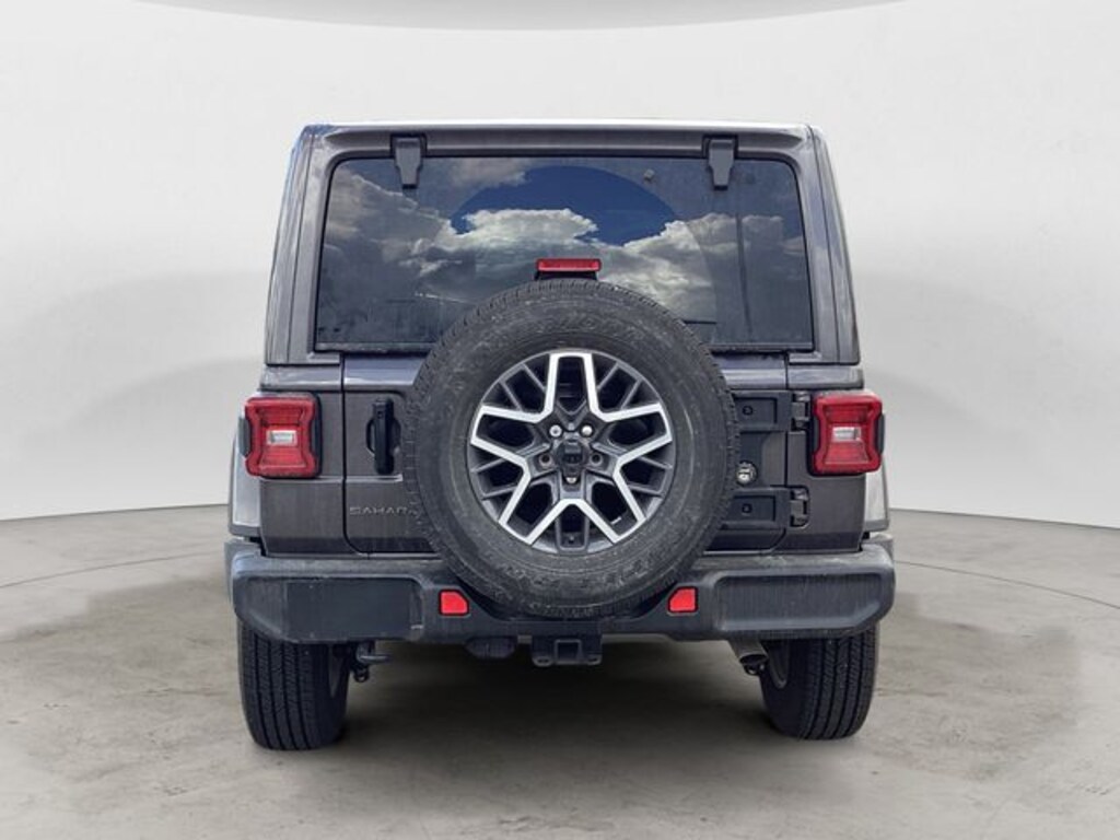 Used 2025 Jeep Wrangler Sahara SUV