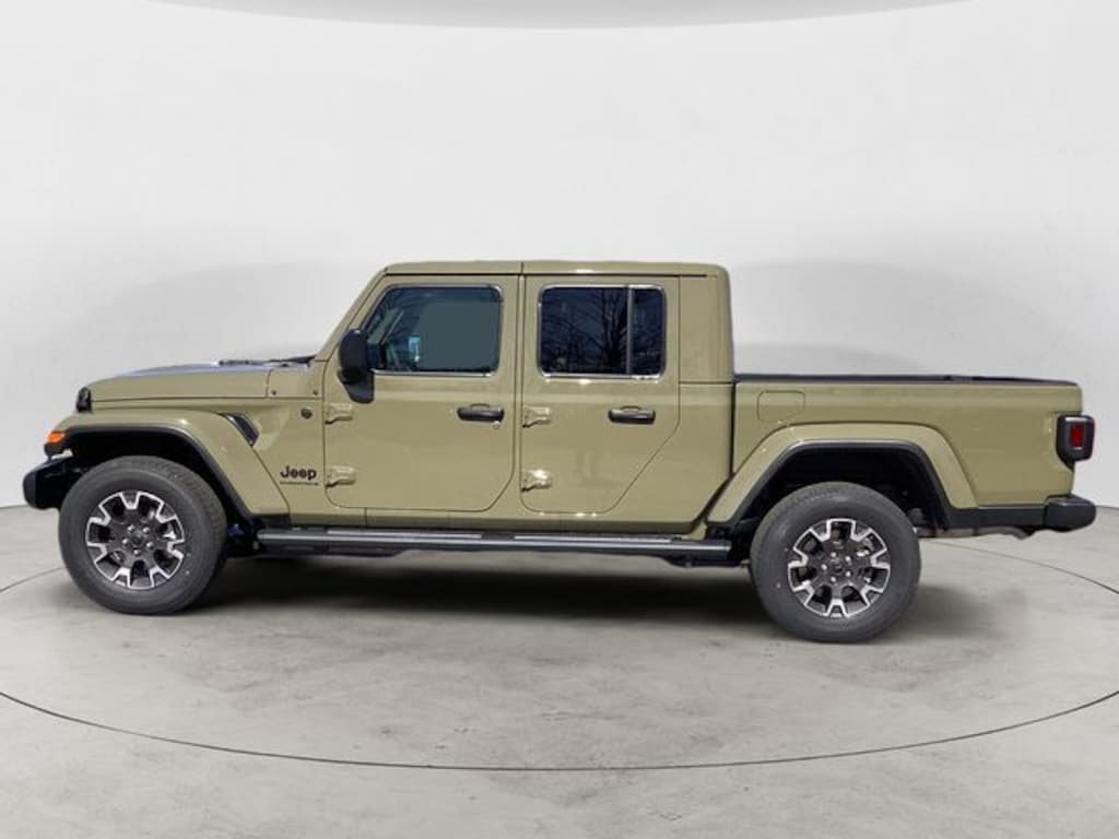 New 2026 Jeep Gladiator SAHARA 4X4 Pickup