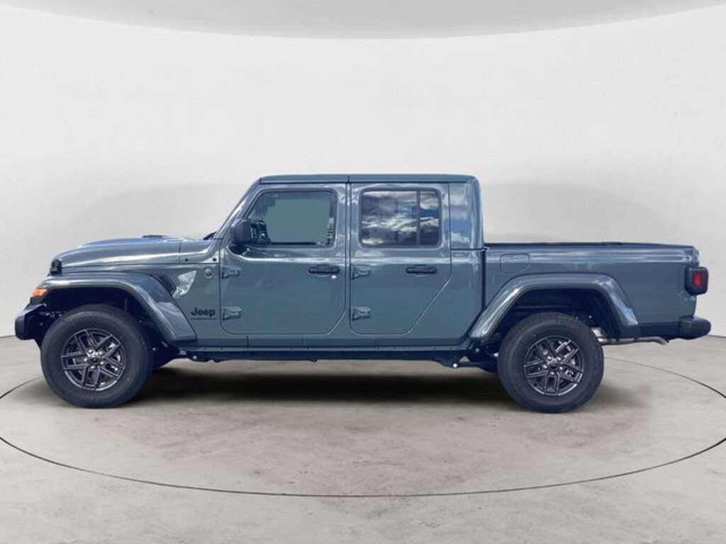New 2025 Jeep Gladiator SPORT S 4X4 Pickup