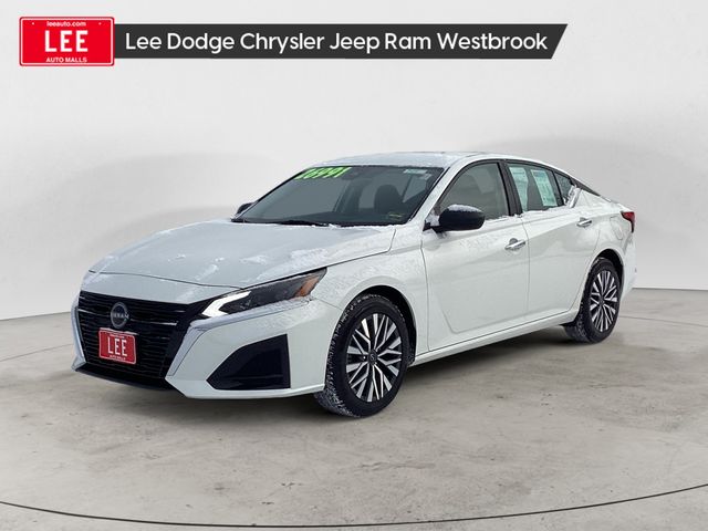 2024 Nissan Altima SV's photo