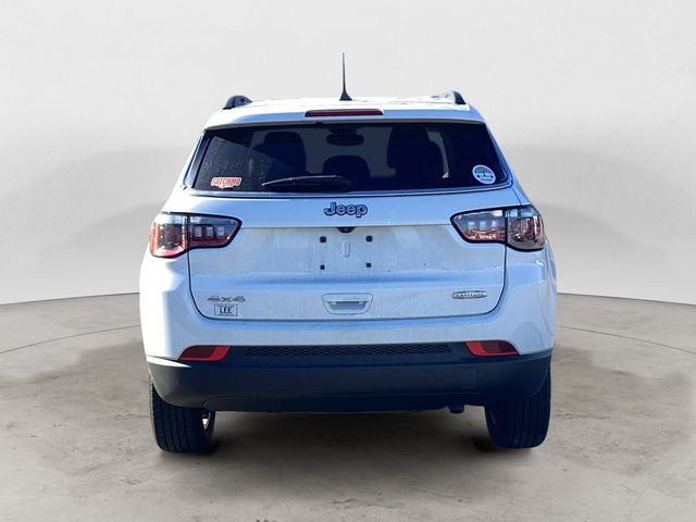 2022 Jeep Compass Latitude photo 4