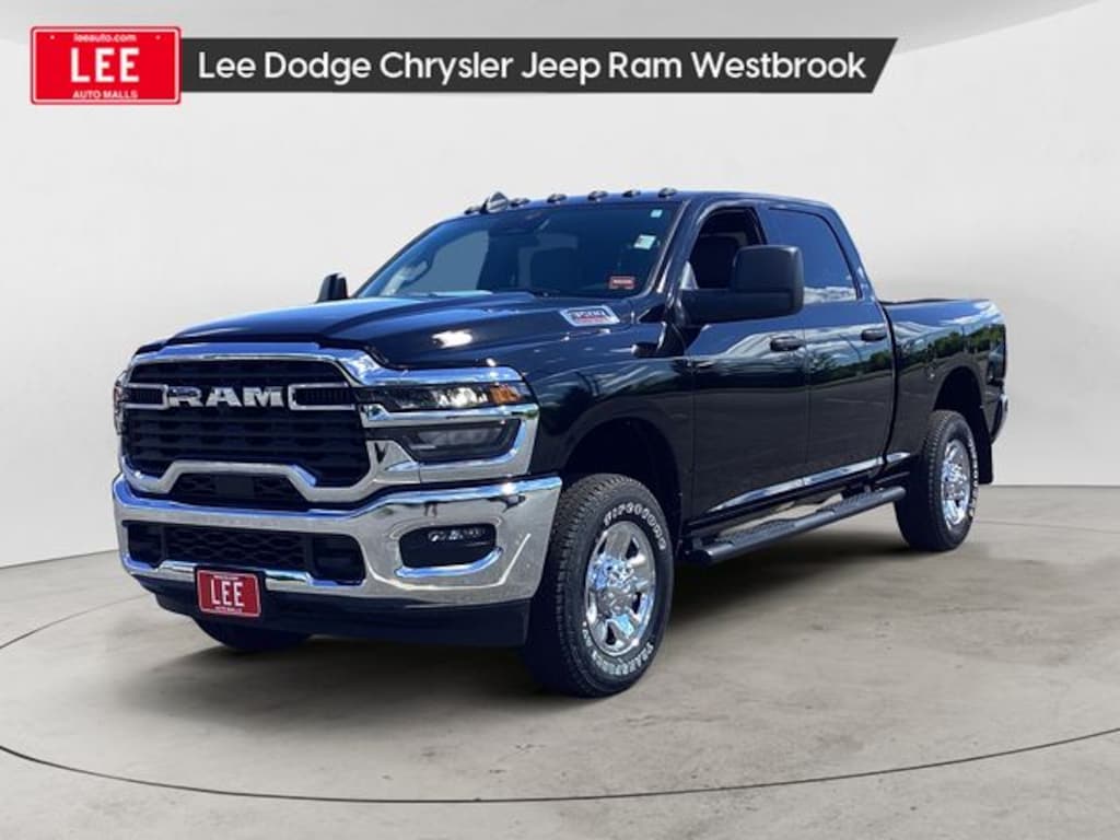 New 2026 Ram 3500 TRADESMAN CREW CAB 4X4 6'4 BOX Pickup