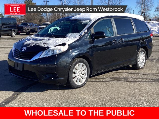 2014 Toyota Sienna LE's photo
