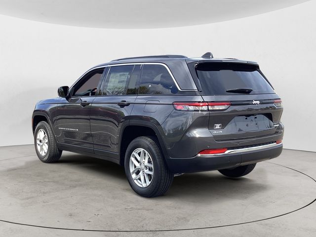 2025 Jeep Grand Cherokee Laredo photo 2