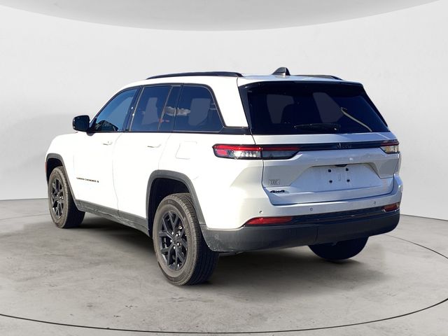 2024 Jeep Grand Cherokee Altitude photo 3