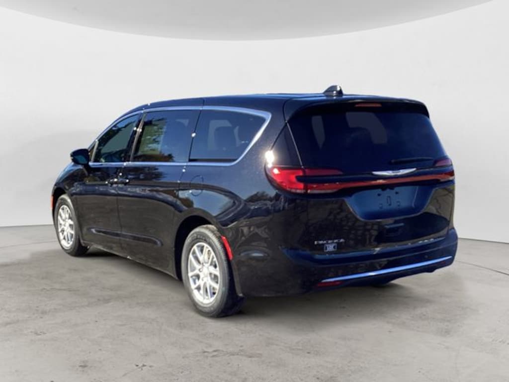New 2026 Chrysler Pacifica SELECT Passenger Van