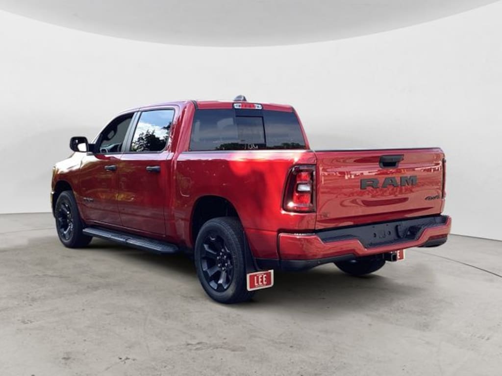 New 2026 Ram 1500 EXPRESS CREW CAB 4X4 5'7 BOX Pickup