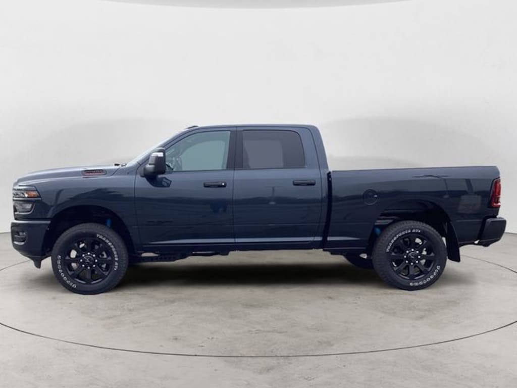 New 2026 Ram 2500 BIG HORN CREW CAB 4X4 6'4 BOX Pickup