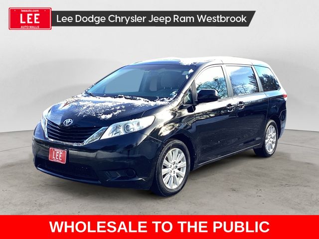 2014 Toyota Sienna LE's photo