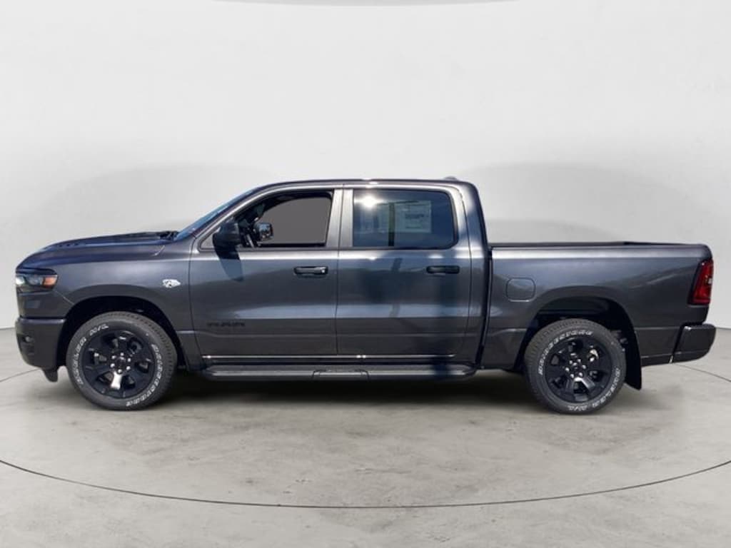 New 2026 Ram 1500 EXPRESS CREW CAB 4X4 5'7 BOX Pickup