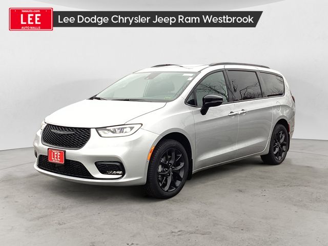 2026 Chrysler Pacifica Passenger Van 