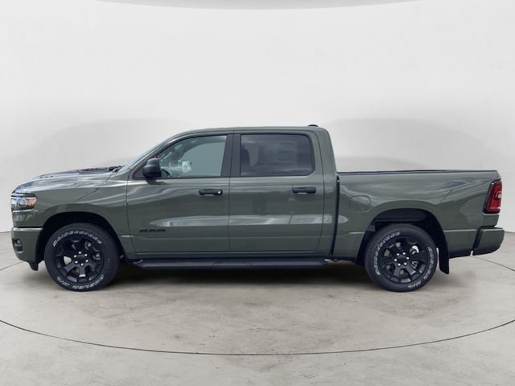 New 2026 Ram 1500 EXPRESS CREW CAB 4X4 5'7 BOX Pickup