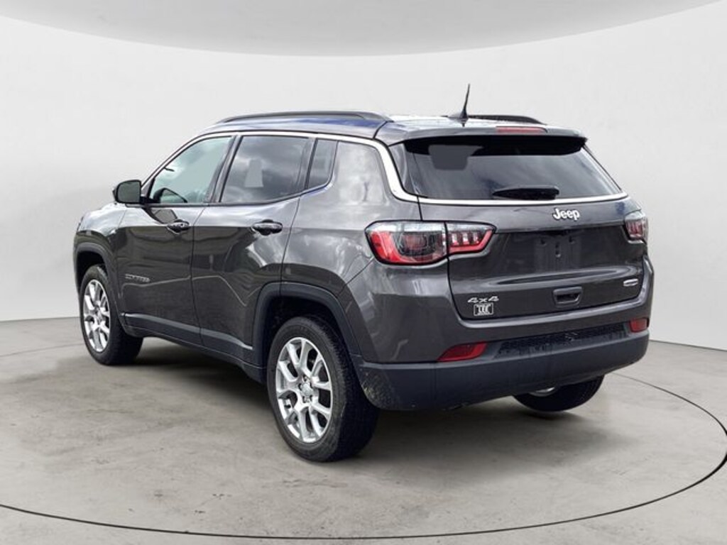 Used 2024 Jeep Compass Latitude Lux SUV