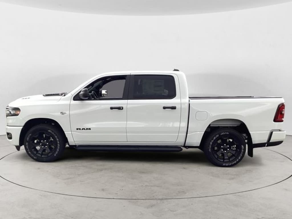 New 2026 Ram 1500 EXPRESS CREW CAB 4X4 5'7 BOX Pickup