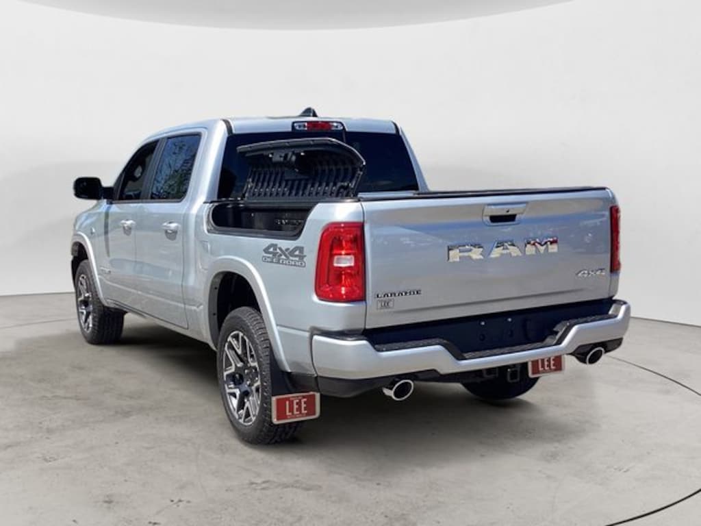 New 2026 Ram 1500 LARAMIE CREW CAB 4X4 5'7 BOX Pickup
