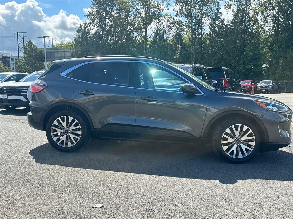 2020 Ford Escape Titanium Hybrid photo 4