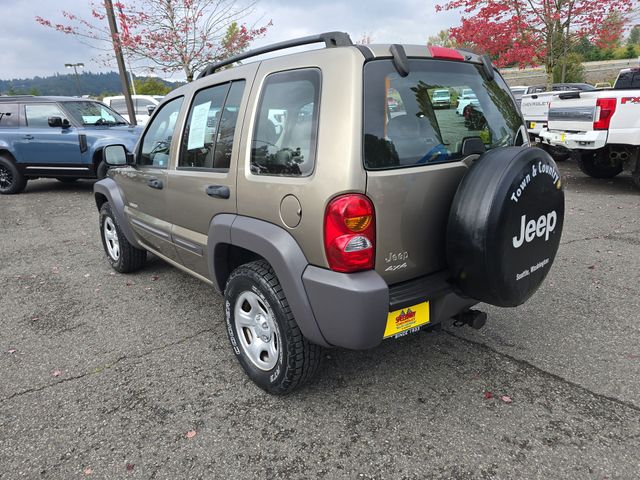 2004 Jeep Liberty Sport photo 4