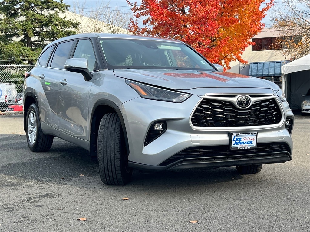 Used 2024 Toyota Highlander LE SUV