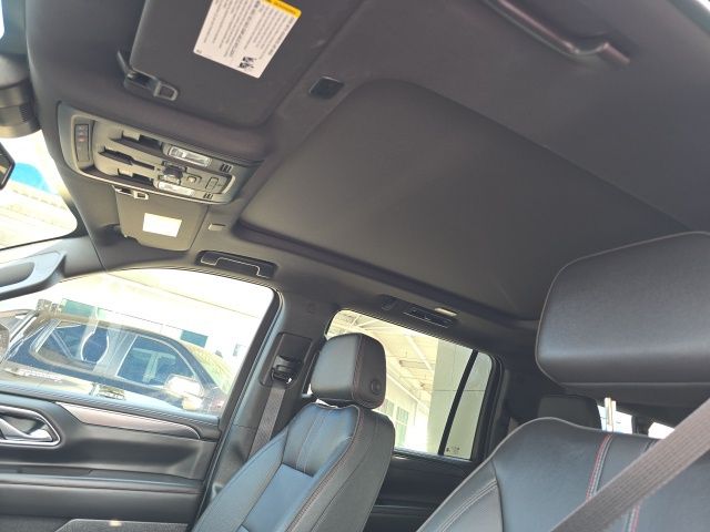 2024 Chevrolet Suburban RST photo 3