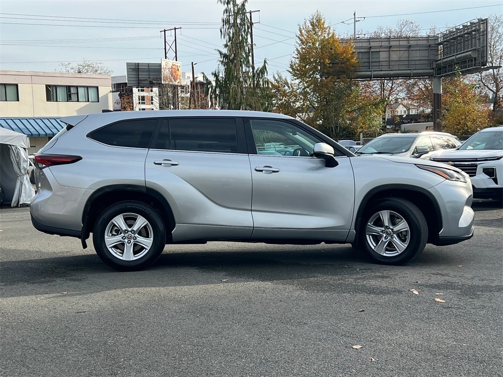 Used 2024 Toyota Highlander LE SUV