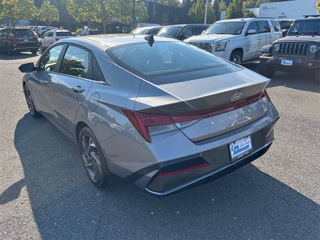 2024 Hyundai Elantra Hybrid Limited photo 3