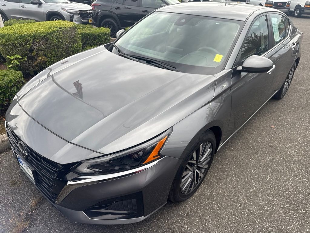 Used 2023 Nissan Altima 2.5 SV Sedan