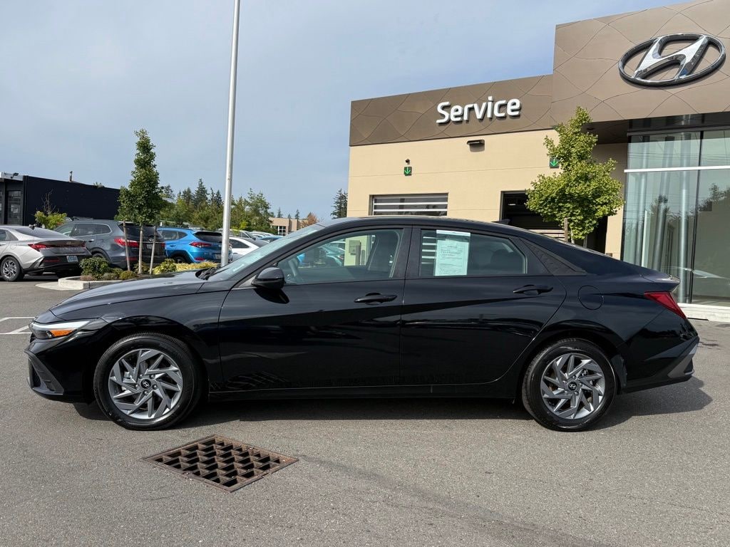 Used 2025 Hyundai Elantra Hybrid Blue Sedan