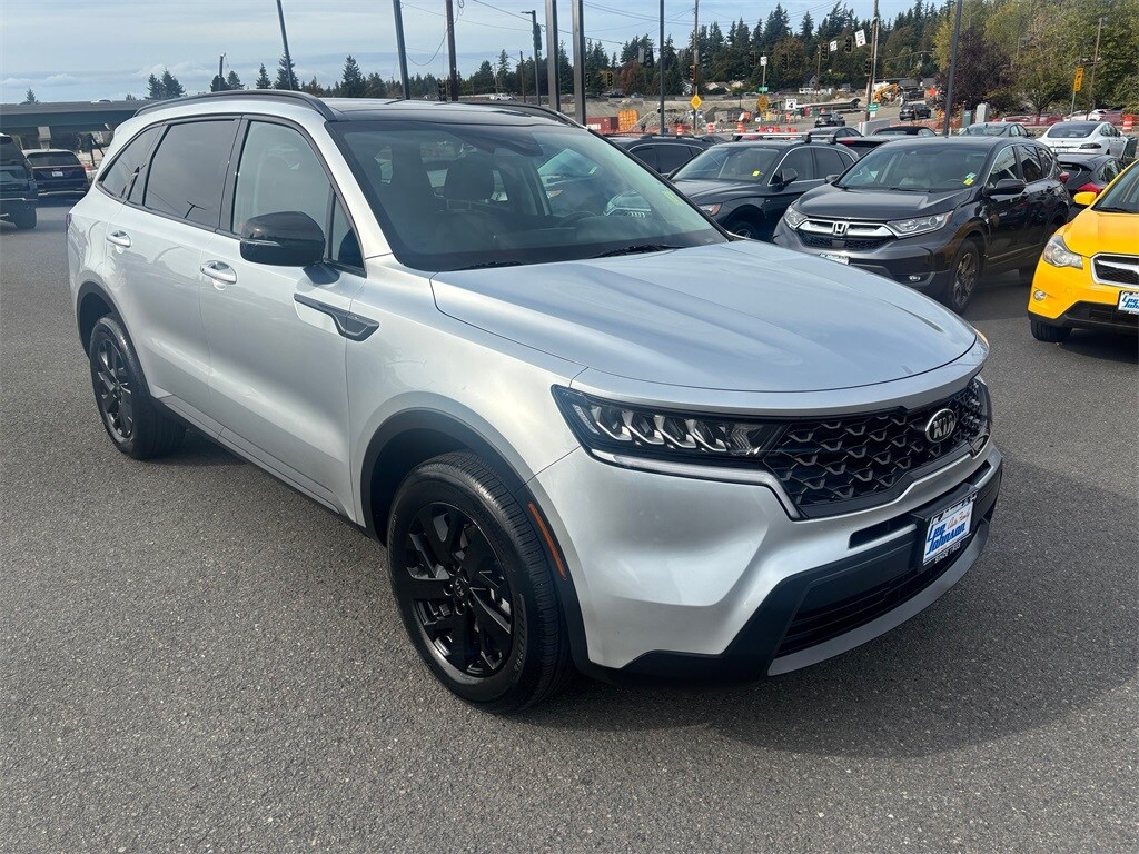 2021 Kia Sorento S photo 2