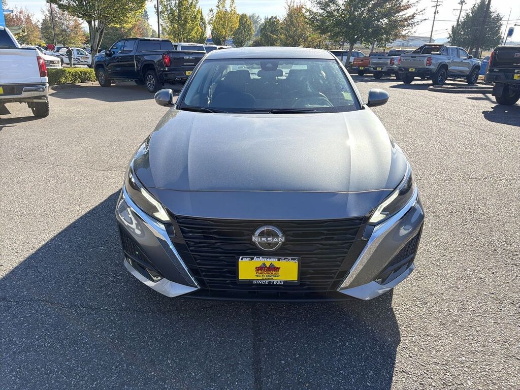 Used 2023 Nissan Altima 2.5 SV Sedan