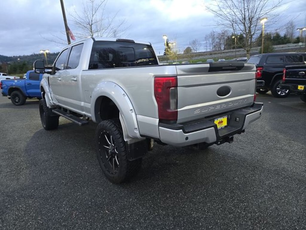 Used 2019 Ford F-250 Lariat Truck Crew Cab