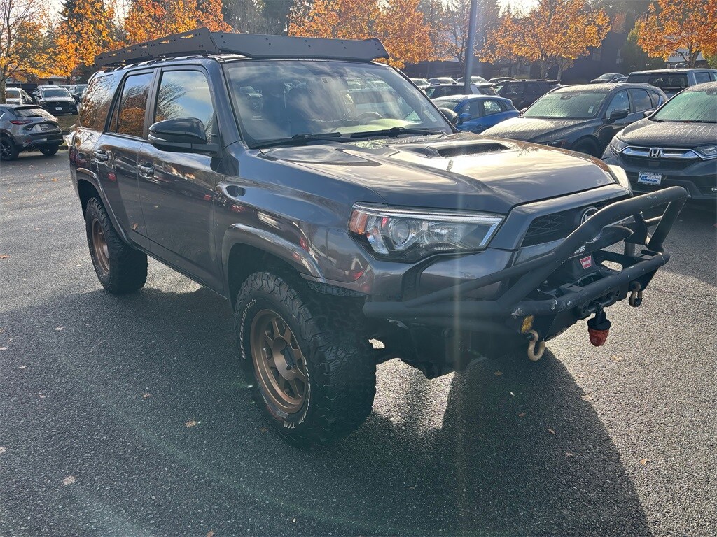 2018 Toyota 4Runner SR5 photo 3