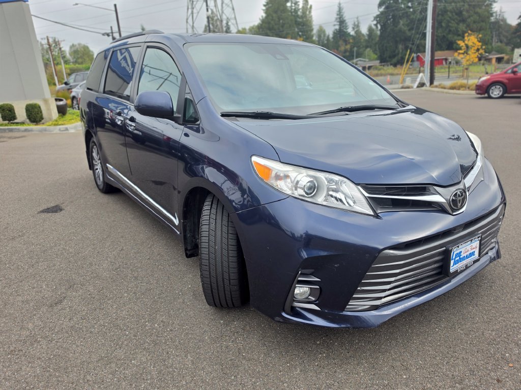 Used 2018 Toyota Sienna XLE Van Passenger Van